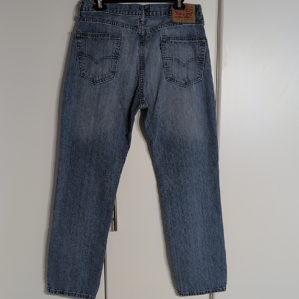 Levi's 514 Blue Straight Jeans with Classic Appeal